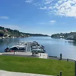 Lekker For 8 Pa Holmen-kilsund Sjofront