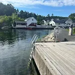 Lekker For 8 Pa Holmen-kilsund Sjofront
