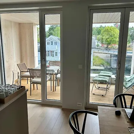 Lekker For 8 Pa Holmen-kilsund Sjofront