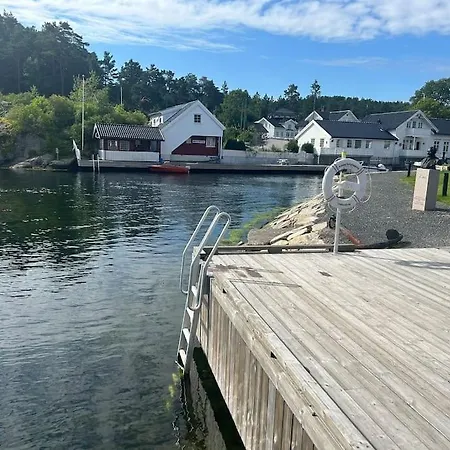 Lekker For 8 Pa Holmen-kilsund Sjofront