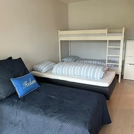 Lekker For 8 Pa Holmen-kilsund Sjofront *