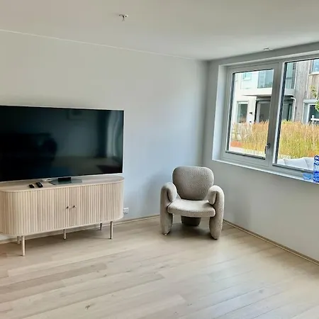 Lekker For 8 Pa Holmen-kilsund Sjofront