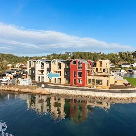 Lekker For 8 Pa Holmen-kilsund Sjofront