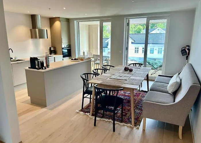 Lekker For 8 På Holmen-kilsund Sjøfront *