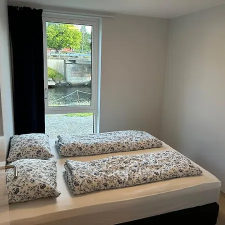 Lekker For 8 Pa Holmen-kilsund Sjofront